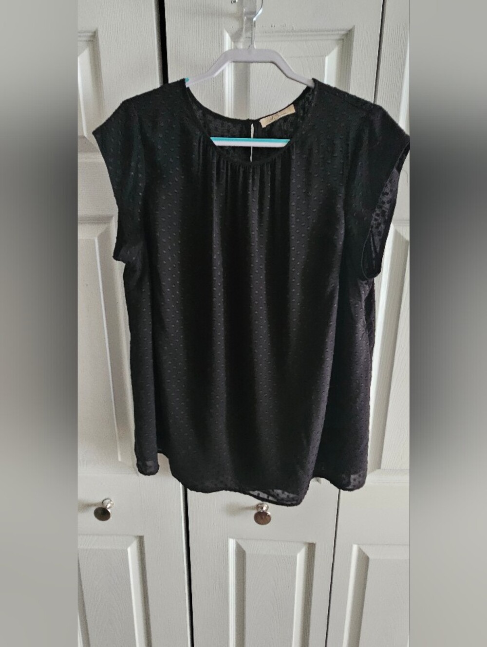 Les Serein Black Cap-Sleeve Textured Blouse - Picture 3 of 7